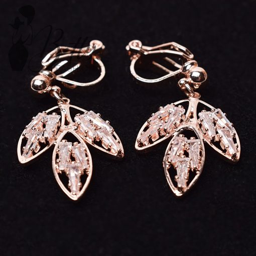 Levél alakú, köves díszítésű fülbevaló