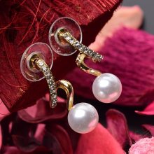 Gyöngy és strasszdíszes fülbevaló