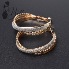 Anyagában mintás és csillámdíszes, karika fülbevaló