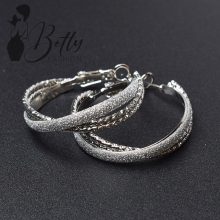 Anyagában mintás és csillámdíszes, karika fülbevaló