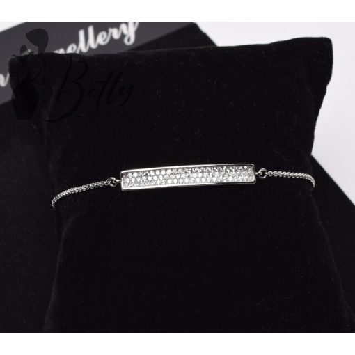 Ezüst színű láncon, strasszdíszes karkötő