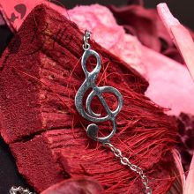 Violinkulcs betétes karkötő