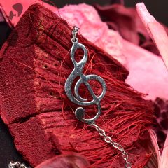 Violinkulcs betétes karkötő