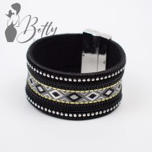 Szőtt mintás, lánc és strasszdíszes műbőr karkötő