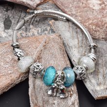 Gyöngy és csengő díszes karperec 