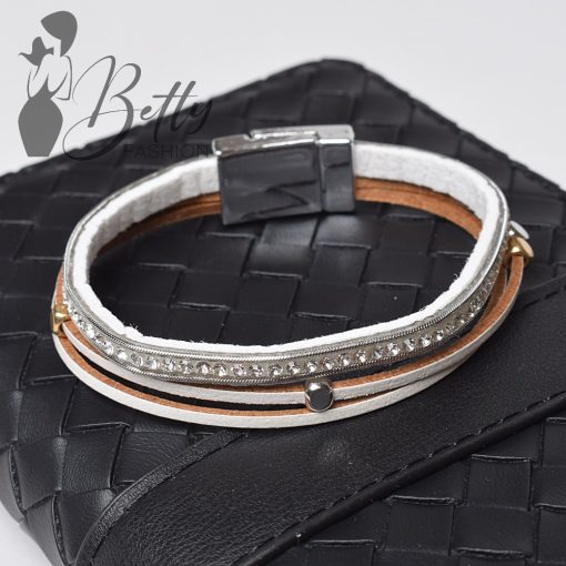 Strasszkő és fémdíszes karkötő