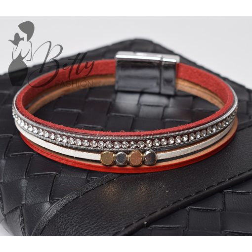 Strasszkő és fémdíszes karkötő