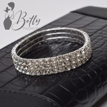 Ezüst színű, strasszköves, gumis karkötő