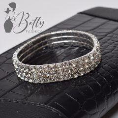 Ezüst színű, strasszköves, gumis karkötő