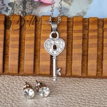 Cirkónia köves kulcs medálos nyaklánc + fülbevaló szett