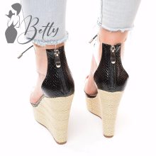 Fekete színű, telitalpú szandál