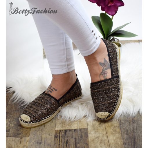 White Top with Jewelry Embellishment S/M