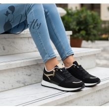 Fekete színű, magasított sarkú sportcipő