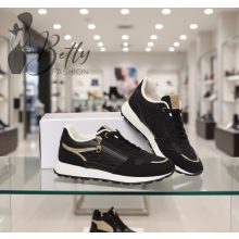 Fekete színű, magasított sarkú sportcipő