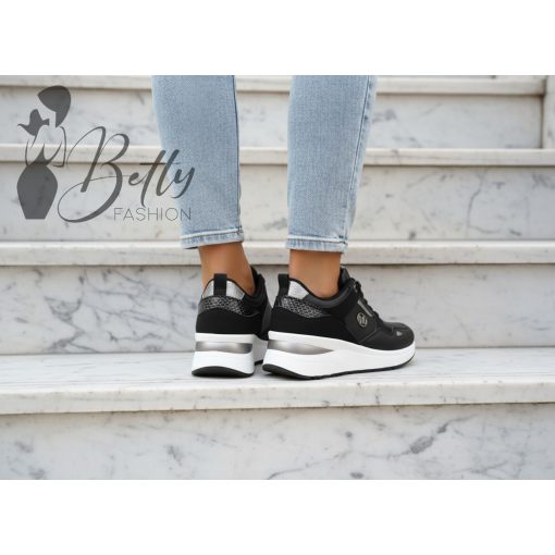 White Top with Jewelry Embellishment S/M