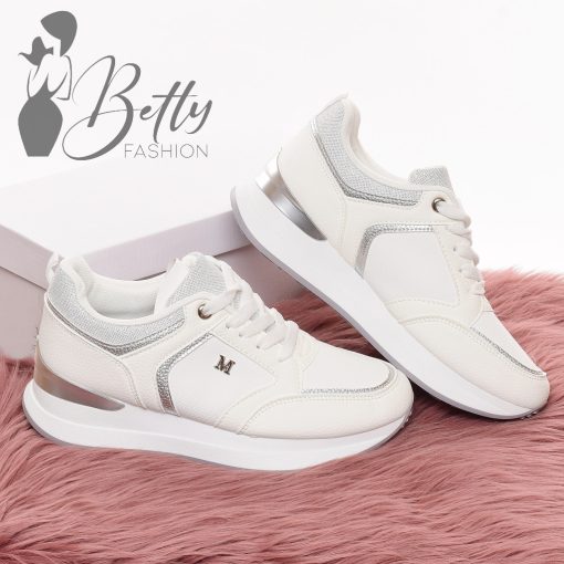 Fehér színű, magasított sarkú sportcipő