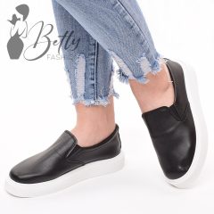 Fekete színű, műbőr slip-on