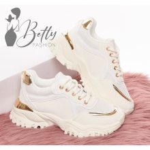 Fehér színű, magasított sarkú sportcipő