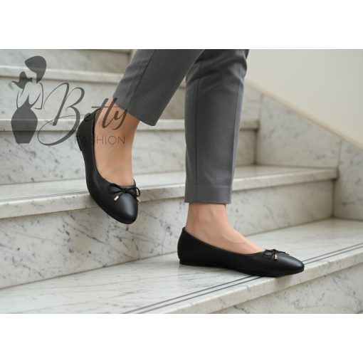 White Top with Jewelry Embellishment S/M