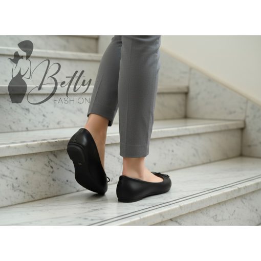 White Top with Jewelry Embellishment S/M