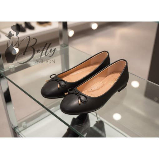 White Top with Jewelry Embellishment S/M