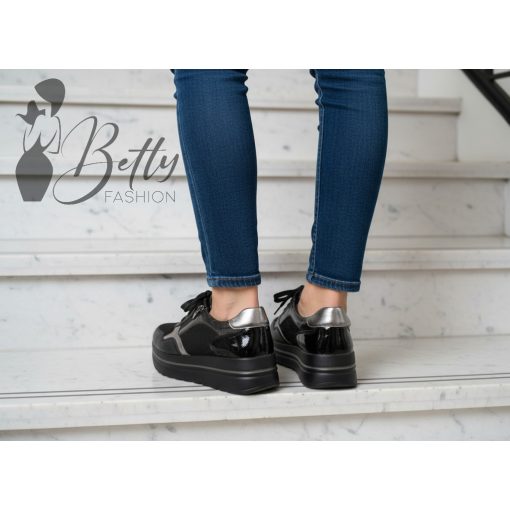 White Top with Jewelry Embellishment S/M