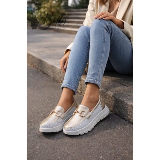 White Top with Jewelry Embellishment S/M