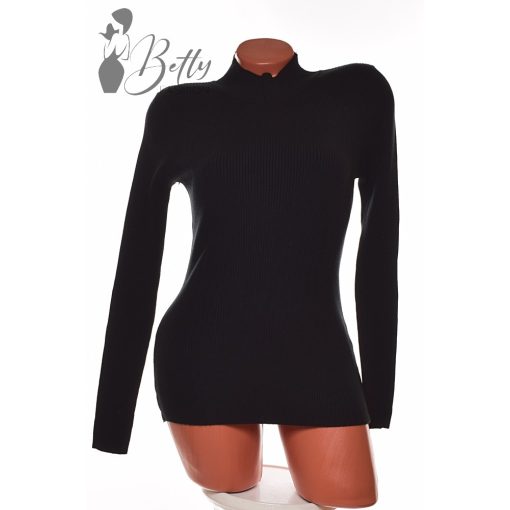 White Top with Jewelry Embellishment S/M