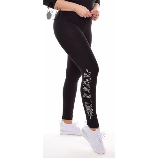 Fekete színű, jobb szárán feliratos leggings S, M, L, XL