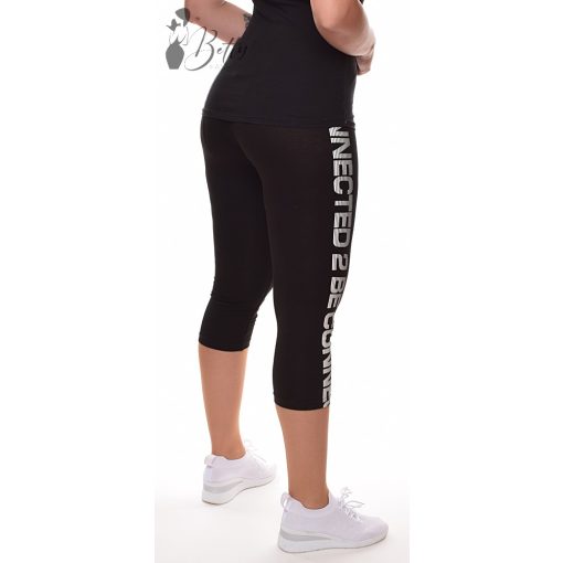 Fekete színű, oldalán feliratos térdleggings S, M, L, XL