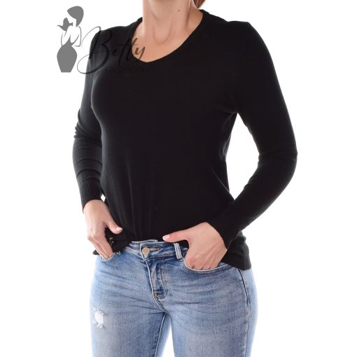 White Top with Jewelry Embellishment S/M