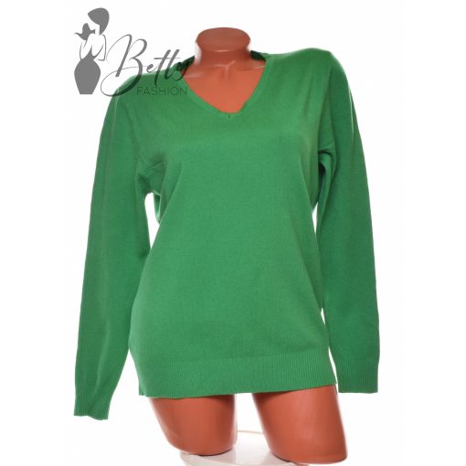 White Top with Jewelry Embellishment S/M