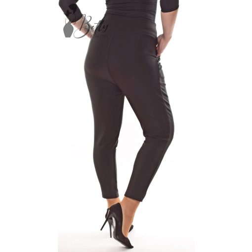 Derékban rakott, fekete színű nadrág S, M, L, XL