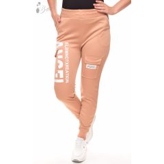 Világosbarna színű, feliratos melegítő nadrág L/XL