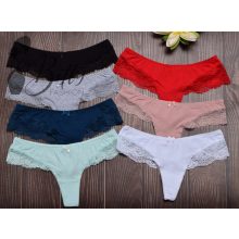 Széles pántos, csipkeszegélyes tanga