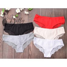 Csipke szegélyes bugyi  S, M, L, XL