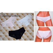 Csipkeszegélyes bugyi - lycra S, M, L, XL