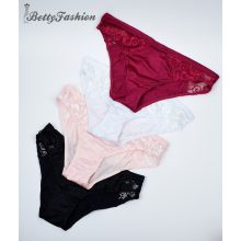 Csipkebetétes bugyi S, M, L, XL