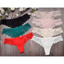 Hátul kivágott és fémdíszes, csipkés brazil bugyi S, M, L, XL