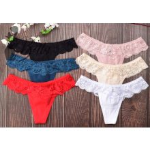 Csipkés, fenekén kivágott és fémdíszes tanga S, M, L, XL