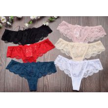 Csipkés, fenekén kivágott és fémdíszes tanga S, M, L, XL