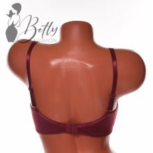 Mellnél csipkedíszes melltartó