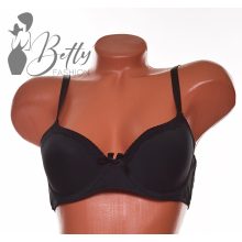 Mellnél csipkedíszes melltartó