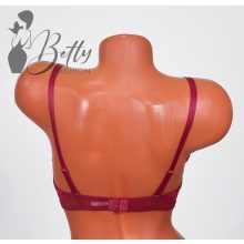 Csipkés és tüllös melltartó