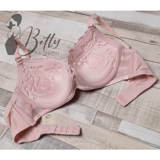 Csipkerátétes, enyhén push-up szivacsos melltartó