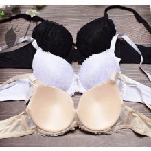 Csipkés melltartó - D és E kosárral