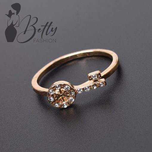 Arany színű, mintás, strasszkő díszes gyűrű