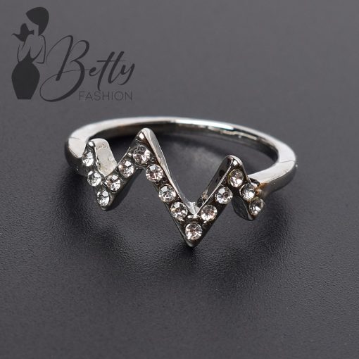 Ezüst színű, mintás, strasszkő díszes gyűrű