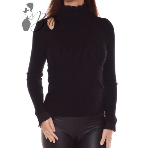 White Top with Jewelry Embellishment S/M