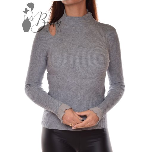 White Top with Jewelry Embellishment S/M